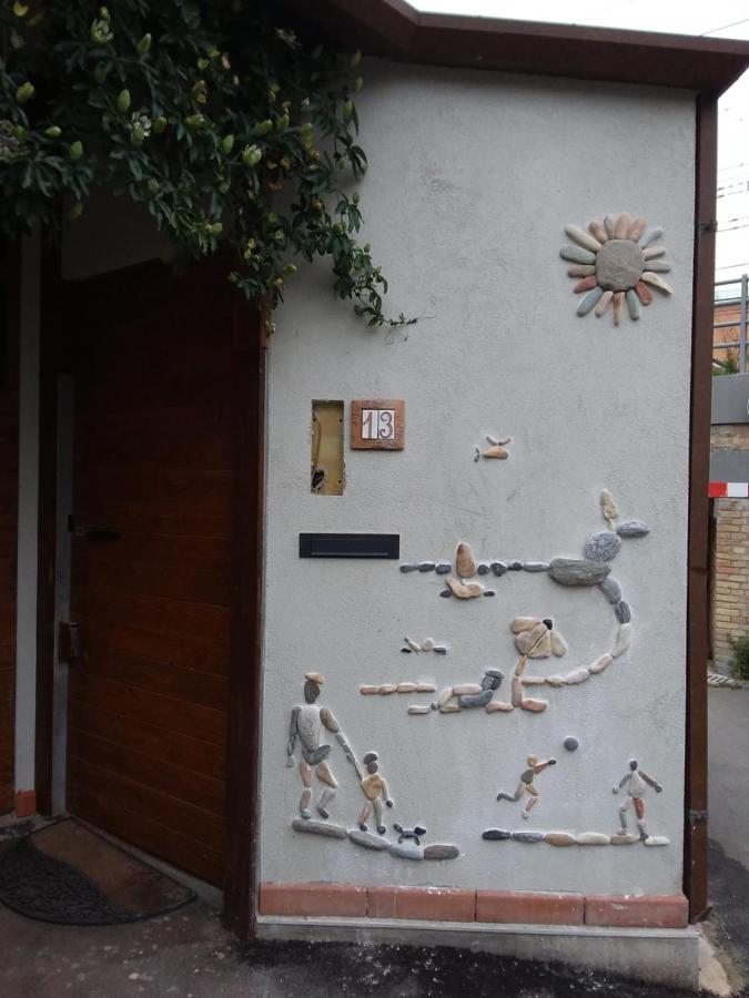 A Cento Metri Dal Mare Villa Senigallia Exterior foto